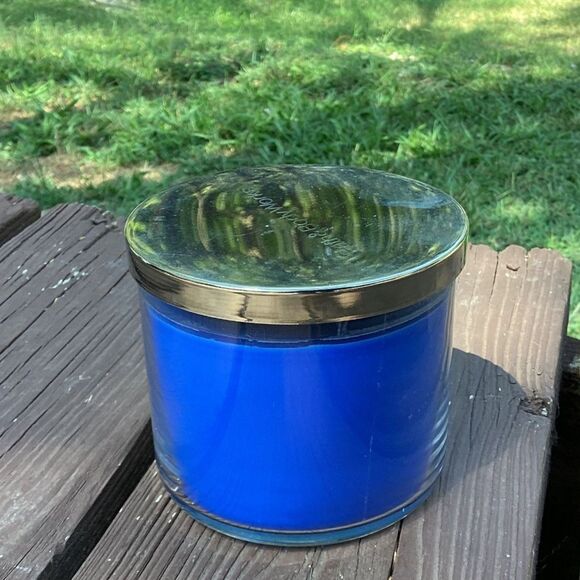Bath & Body Works White Sand Beaches 3 Wick Scented Candle Blue - Discontinued - Picture 2 of 3